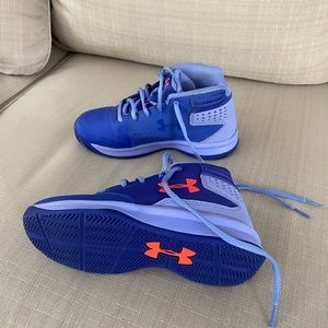 Girls Under Armour basketball shoes size 2Y